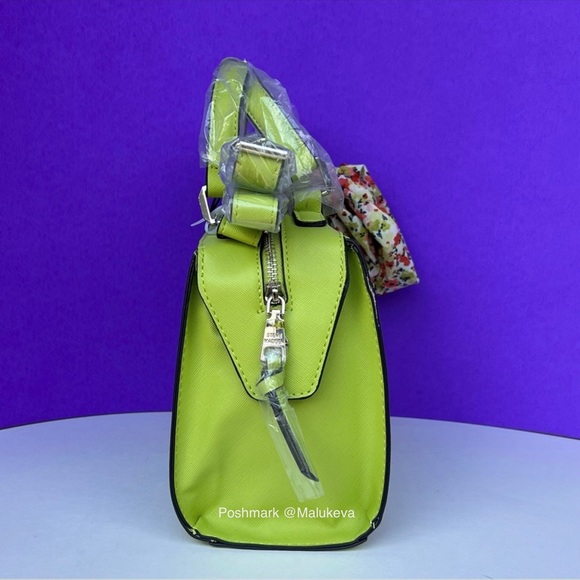 Steve Madden Breese Crossbody Bag color Green Faux Leather New with Tags - Picture 3 of 7